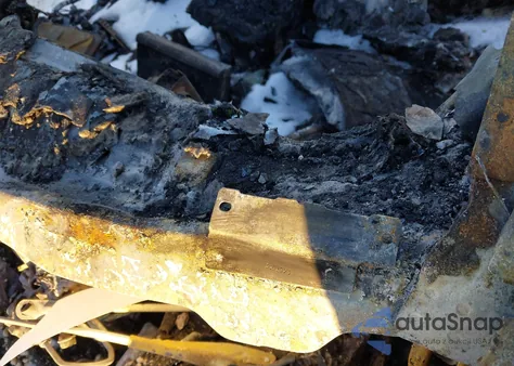 2023 Tesla Model Y Awd/Long Range Dual Motor All-Wheel Drive z USA, uszkodzony, nr VIN 7SAYGDEE9PF805990